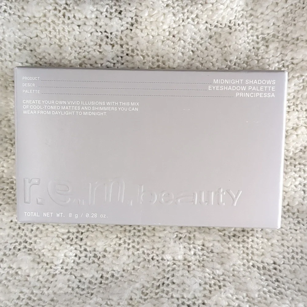 r.e.m. beauty eyeshadow palette in Midnight Shadows, 8g/0.28oz